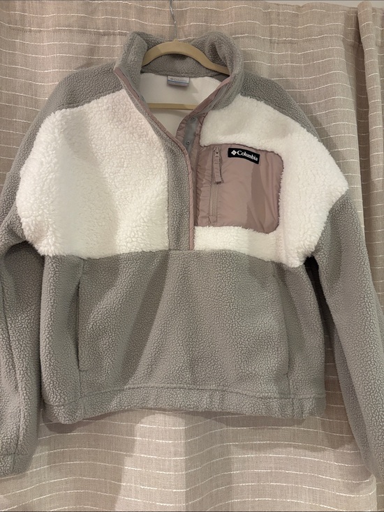 Columbia Jackets & Blazers - Columbia women’s Colorblock Sherpa Pullover Jacket in Grey & White